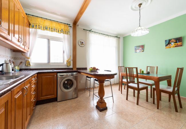 Casa en Las Palmas de Gran Canaria - Spacious 3BR 5 min Walk to Las Canteras + Parking  Casa en Las Palmas de Gran Canaria - Spacious 3BR 5 min Walk to Las Canteras + Parking