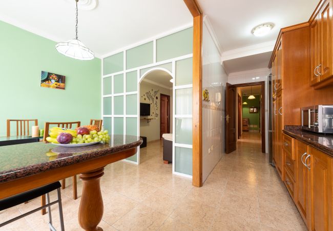 Casa en Las Palmas de Gran Canaria - Spacious 3BR 5 min Walk to Las Canteras + Parking  Casa en Las Palmas de Gran Canaria - Spacious 3BR 5 min Walk to Las Canteras + Parking