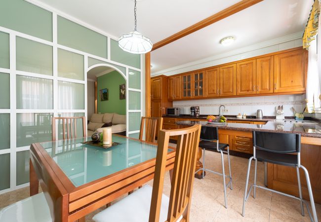 Casa en Las Palmas de Gran Canaria - Spacious 3BR 5 min Walk to Las Canteras + Parking  Casa en Las Palmas de Gran Canaria - Spacious 3BR 5 min Walk to Las Canteras + Parking