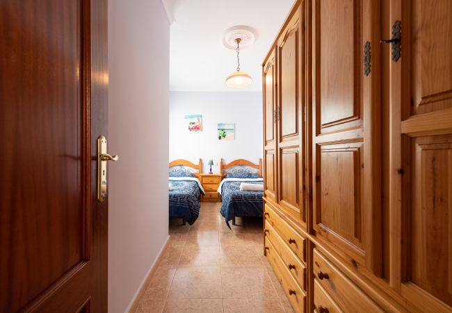 Casa en Las Palmas de Gran Canaria - Spacious 3BR 5 min Walk to Las Canteras + Parking  Casa en Las Palmas de Gran Canaria - Spacious 3BR 5 min Walk to Las Canteras + Parking
