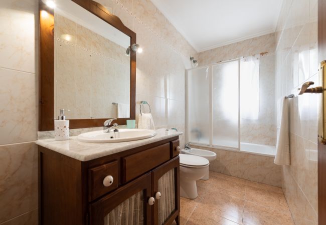Casa en Las Palmas de Gran Canaria - Spacious 3BR 5 min Walk to Las Canteras + Parking  Casa en Las Palmas de Gran Canaria - Spacious 3BR 5 min Walk to Las Canteras + Parking