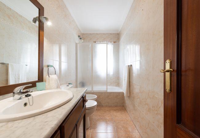 Casa en Las Palmas de Gran Canaria - Spacious 3BR 5 min Walk to Las Canteras + Parking  Casa en Las Palmas de Gran Canaria - Spacious 3BR 5 min Walk to Las Canteras + Parking