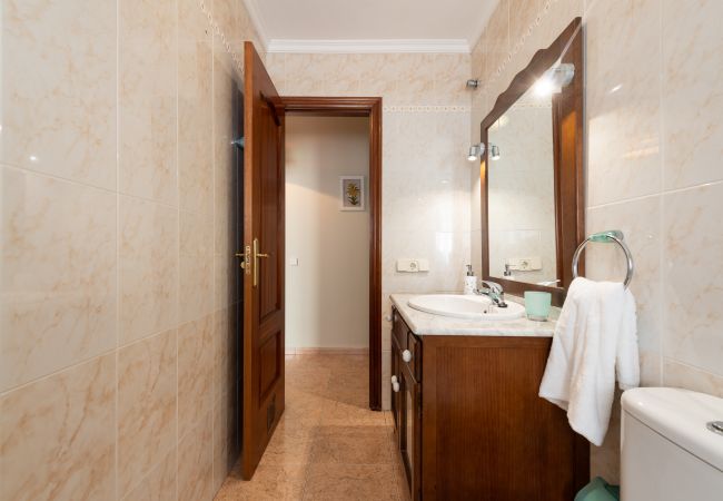 Casa en Las Palmas de Gran Canaria - Spacious 3BR 5 min Walk to Las Canteras + Parking  Casa en Las Palmas de Gran Canaria - Spacious 3BR 5 min Walk to Las Canteras + Parking