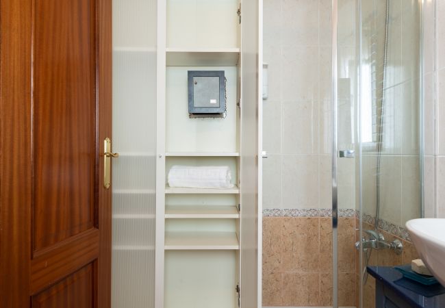 Casa en Las Palmas de Gran Canaria - Spacious 3BR 5 min Walk to Las Canteras + Parking  Casa en Las Palmas de Gran Canaria - Spacious 3BR 5 min Walk to Las Canteras + Parking