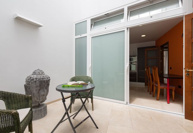 Apartamento en Las Palmas de Gran Canaria - 3BR Urban APT + Inner Patio + Wifi  Apartamento en Las Palmas de Gran Canaria - 3BR Urban APT + Inner Patio + Wifi