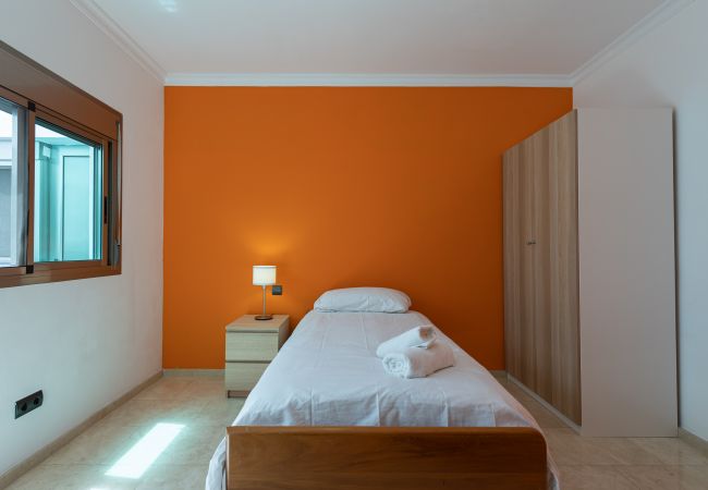 Apartamento en Las Palmas de Gran Canaria - 3BR Urban APT + Inner Patio + Wifi  Apartamento en Las Palmas de Gran Canaria - 3BR Urban APT + Inner Patio + Wifi
