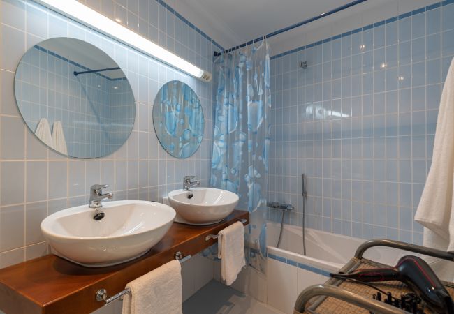 Apartamento en Las Palmas de Gran Canaria - 3BR Urban APT + Inner Patio + Wifi  Apartamento en Las Palmas de Gran Canaria - 3BR Urban APT + Inner Patio + Wifi