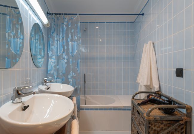 Apartamento en Las Palmas de Gran Canaria - 3BR Urban APT + Inner Patio + Wifi  Apartamento en Las Palmas de Gran Canaria - 3BR Urban APT + Inner Patio + Wifi