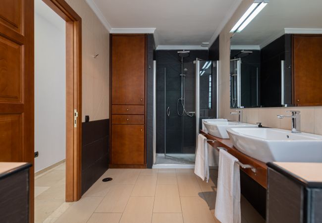 Apartamento en Las Palmas de Gran Canaria - 3BR Urban APT + Inner Patio + Wifi  Apartamento en Las Palmas de Gran Canaria - 3BR Urban APT + Inner Patio + Wifi