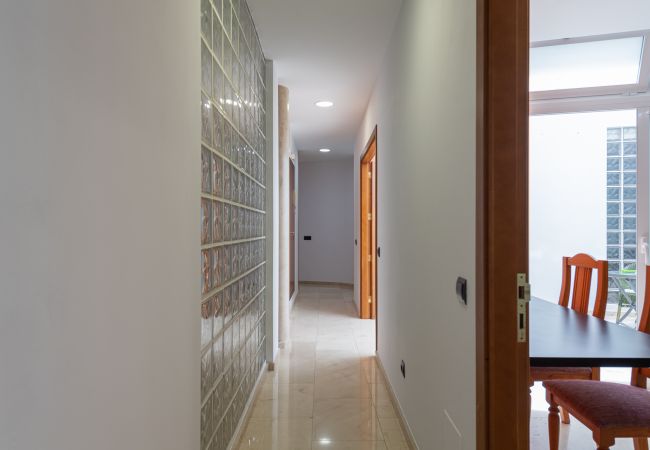 Apartamento en Las Palmas de Gran Canaria - 3BR Urban APT + Inner Patio + Wifi  Apartamento en Las Palmas de Gran Canaria - 3BR Urban APT + Inner Patio + Wifi