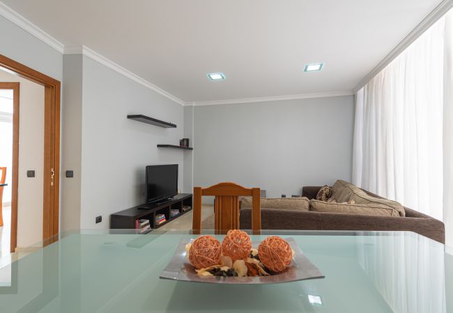 Apartamento en Las Palmas de Gran Canaria - 3BR Urban APT + Inner Patio + Wifi  Apartamento en Las Palmas de Gran Canaria - 3BR Urban APT + Inner Patio + Wifi