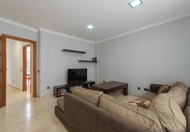 Apartamento en Las Palmas de Gran Canaria - 3BR Urban APT + Inner Patio + Wifi  Apartamento en Las Palmas de Gran Canaria - 3BR Urban APT + Inner Patio + Wifi
