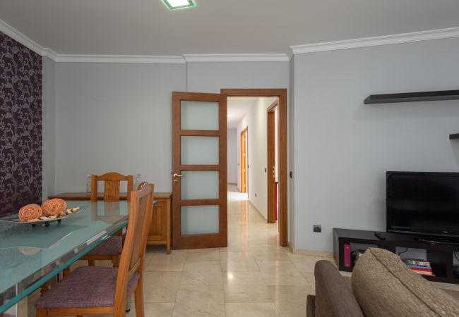 Apartamento en Las Palmas de Gran Canaria - 3BR Urban APT + Inner Patio + Wifi  Apartamento en Las Palmas de Gran Canaria - 3BR Urban APT + Inner Patio + Wifi
