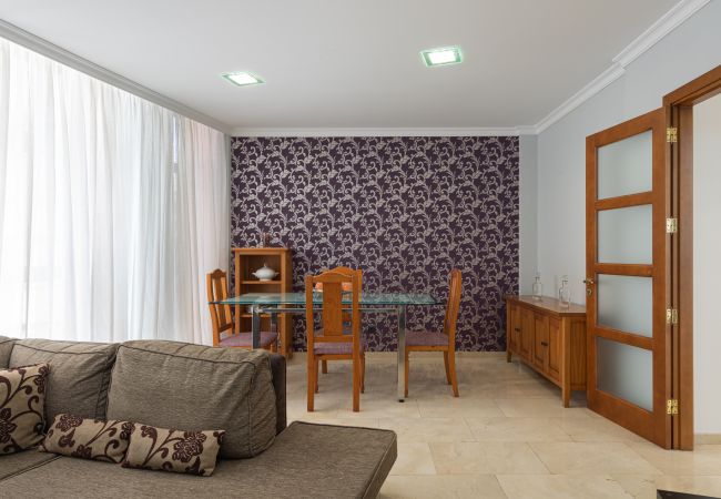 Apartamento en Las Palmas de Gran Canaria - 3BR Urban APT + Inner Patio + Wifi  Apartamento en Las Palmas de Gran Canaria - 3BR Urban APT + Inner Patio + Wifi