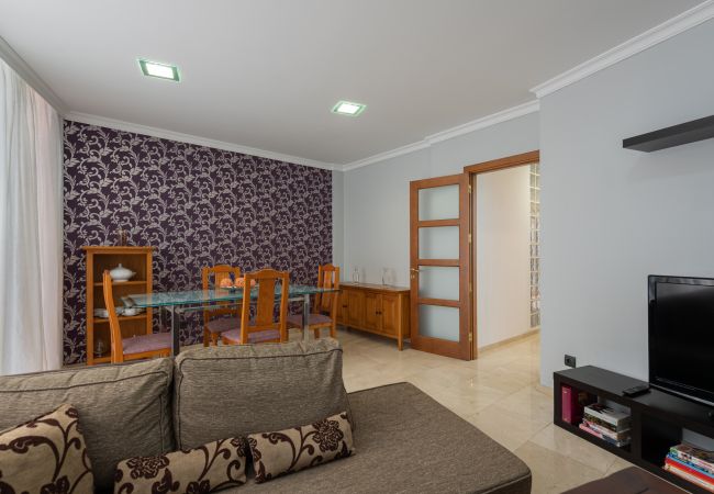 Apartamento en Las Palmas de Gran Canaria - 3BR Urban APT + Inner Patio + Wifi  Apartamento en Las Palmas de Gran Canaria - 3BR Urban APT + Inner Patio + Wifi