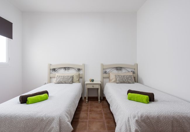 Apartamento en Santa Lucía de Tirajana - La Madera 1A Urban Home Near the Airport + Wifi  Apartamento en Santa Lucía de Tirajana - La Madera 1A Urban Home Near the Airport + Wifi