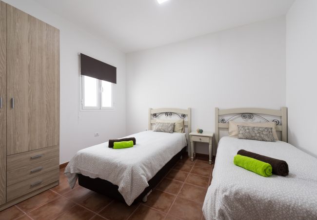 Apartamento en Santa Lucía de Tirajana - La Madera 1A Urban Home Near the Airport + Wifi  Apartamento en Santa Lucía de Tirajana - La Madera 1A Urban Home Near the Airport + Wifi
