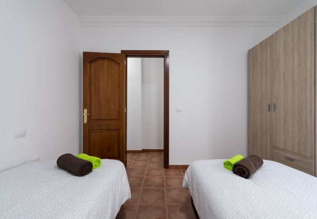 Apartamento en Santa Lucía de Tirajana - La Madera 1A Urban Home Near the Airport + Wifi  Apartamento en Santa Lucía de Tirajana - La Madera 1A Urban Home Near the Airport + Wifi