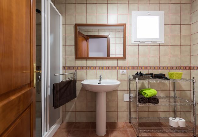 Apartamento en Santa Lucía de Tirajana - La Madera 1A Urban Home Near the Airport + Wifi  Apartamento en Santa Lucía de Tirajana - La Madera 1A Urban Home Near the Airport + Wifi