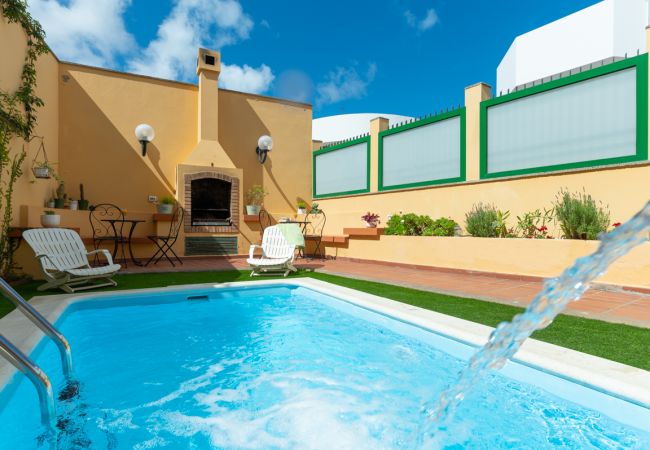 Villa en Gáldar - The Yellow House Climatized Pool+Solarium+Parking  Villa en Gáldar - The Yellow House Climatized Pool+Solarium+Parking