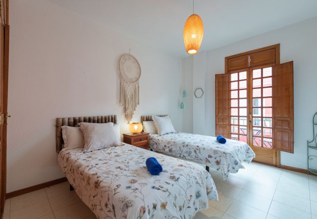 Villa en Gáldar - The Yellow House Climatized Pool+Solarium+Parking  Villa en Gáldar - The Yellow House Climatized Pool+Solarium+Parking