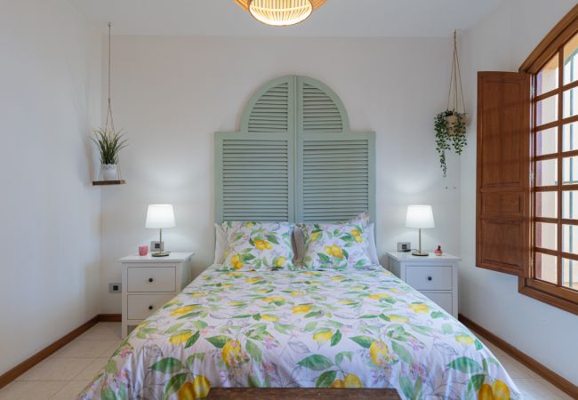 Villa en Gáldar - The Yellow House Climatized Pool+Solarium+Parking  Villa en Gáldar - The Yellow House Climatized Pool+Solarium+Parking