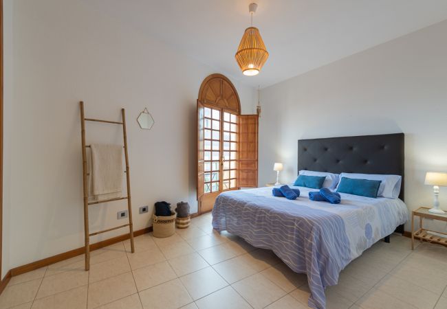 Villa en Gáldar - The Yellow House Climatized Pool+Solarium+Parking  Villa en Gáldar - The Yellow House Climatized Pool+Solarium+Parking