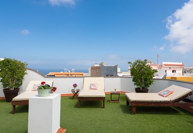 Villa en Gáldar - The Yellow House Climatized Pool+Solarium+Parking  Villa en Gáldar - The Yellow House Climatized Pool+Solarium+Parking