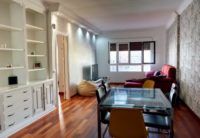 Apartamento en Las Palmas de Gran Canaria - Premium 3BR Flat at Las Canteras Beach - Jacuzzi - Apartamento en Las Palmas de Gran Canaria - Premium 3BR Flat at Las Canteras Beach - Jacuzzi -