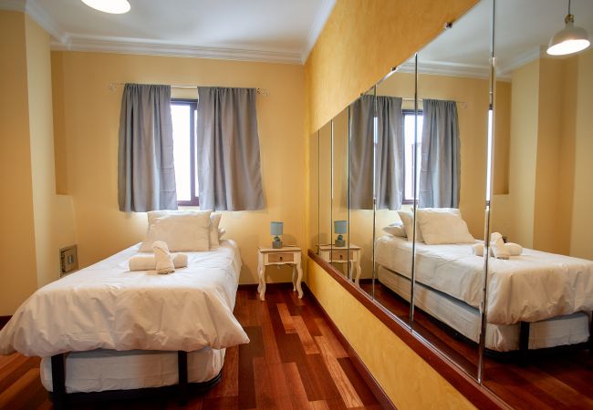 Apartamento en Las Palmas de Gran Canaria - Premium 3BR Flat at Las Canteras Beach - Jacuzzi - Apartamento en Las Palmas de Gran Canaria - Premium 3BR Flat at Las Canteras Beach - Jacuzzi -