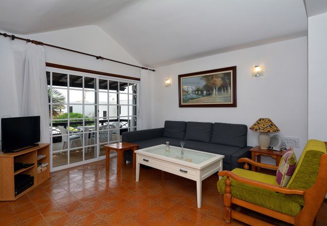 Villa en Puerto del Carmen - 3BR Beach House - Solarium & Shower Terrace Villa en Puerto del Carmen - 3BR Beach House - Solarium & Shower Terrace
