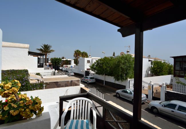 Villa en Puerto del Carmen - 3BR Beach House - Solarium & Shower Terrace Villa en Puerto del Carmen - 3BR Beach House - Solarium & Shower Terrace