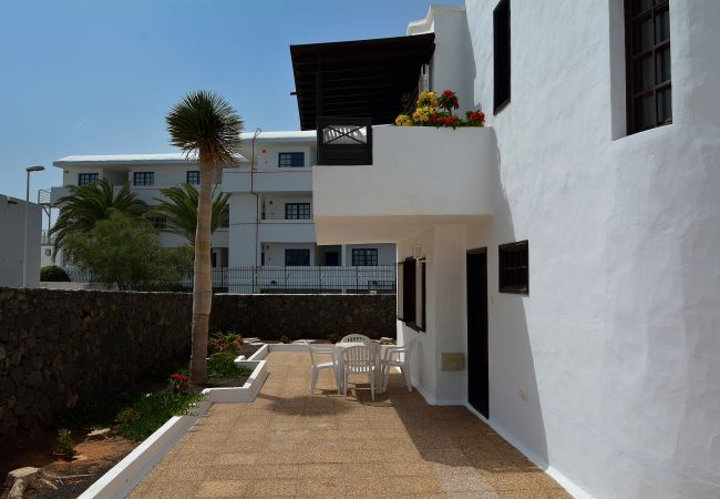 Villa en Puerto del Carmen - 3BR Beach House - Solarium & Shower Terrace Villa en Puerto del Carmen - 3BR Beach House - Solarium & Shower Terrace