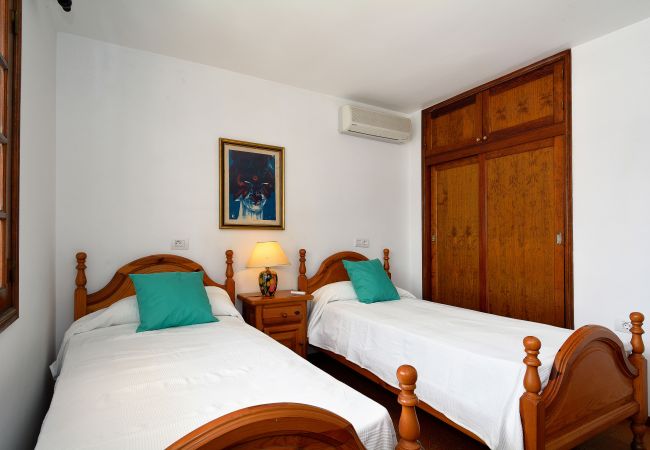 Villa en Puerto del Carmen - 3BR Beach House - Solarium & Shower Terrace Villa en Puerto del Carmen - 3BR Beach House - Solarium & Shower Terrace