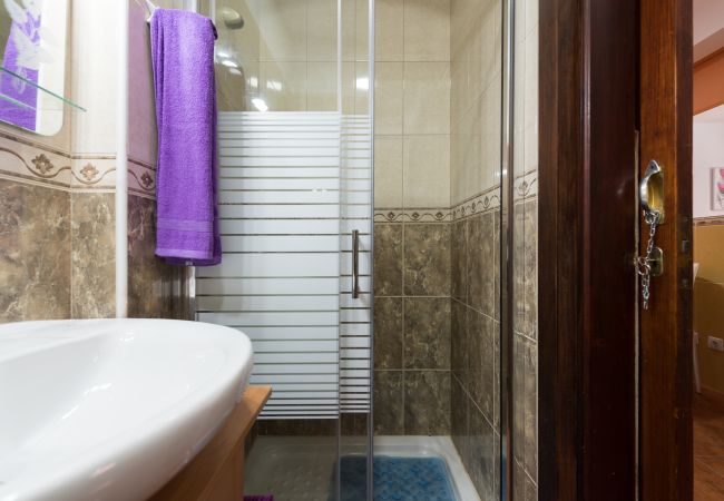 Casa en Vecindario - Private Solarium - 2BR House Near the Airport Casa en Vecindario - Private Solarium - 2BR House Near the Airport