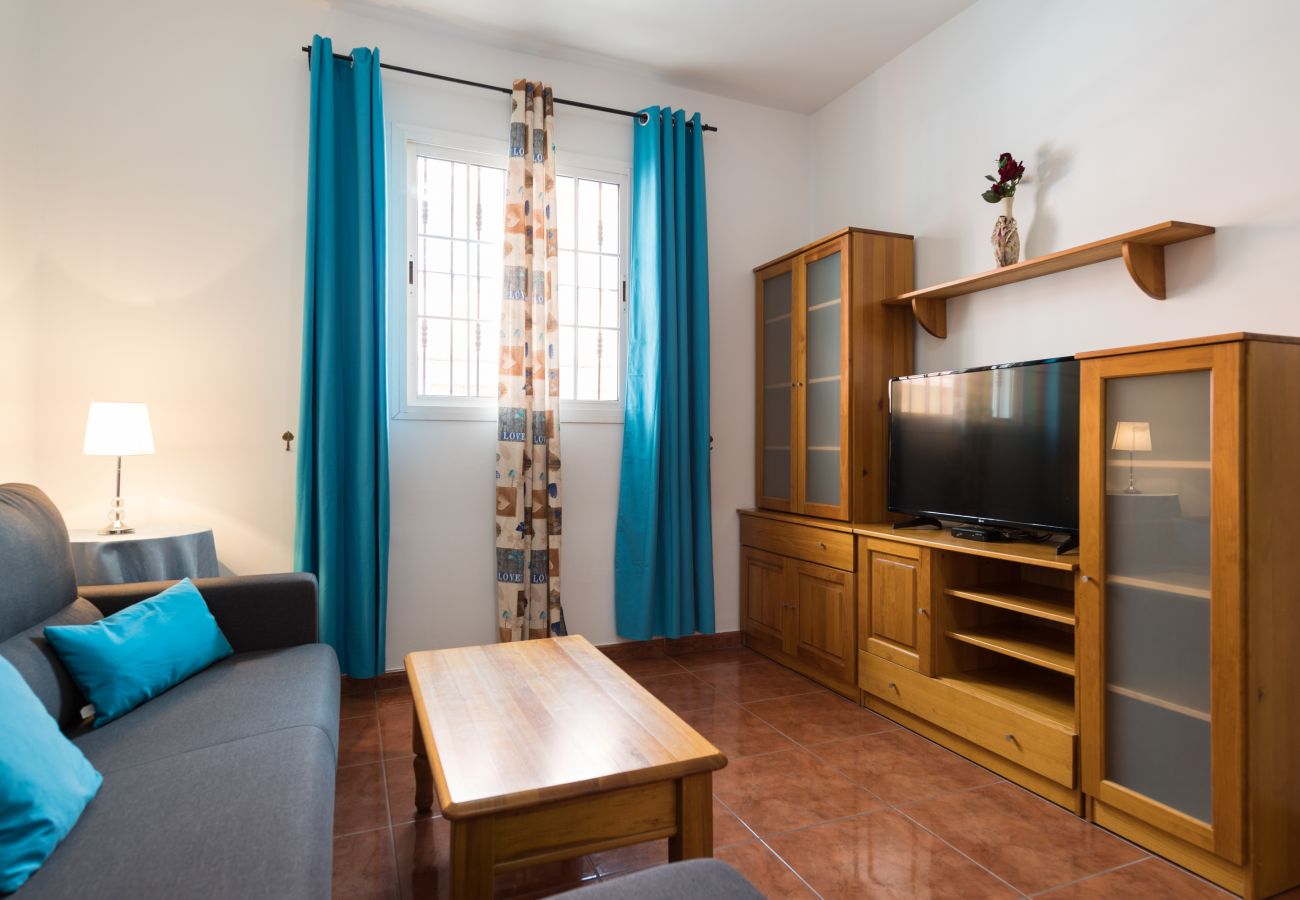 Casa en Vecindario - Private Solarium - 2BR House Near the Airport Casa en Vecindario - Private Solarium - 2BR House Near the Airport