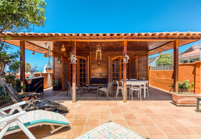 Casa en San Bartolomé de Tirajana - Camping Cabin - Private Solarium & Pool - BBQ