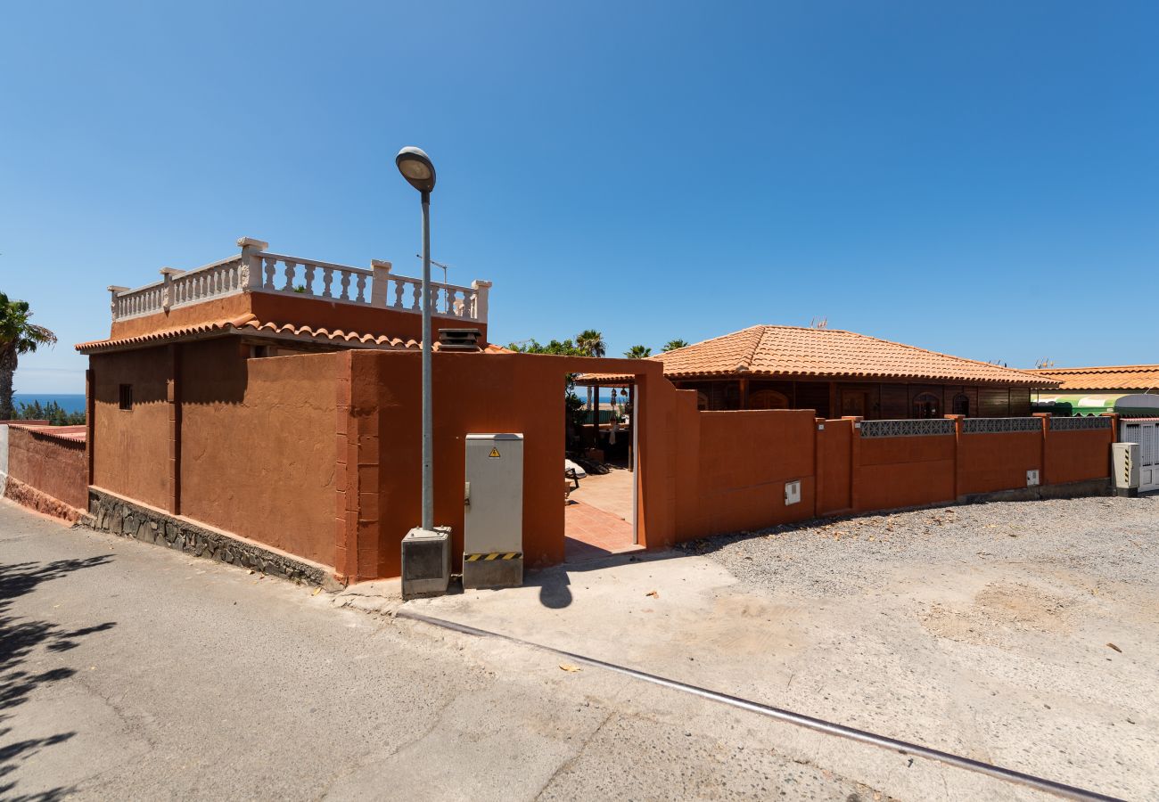 Casa en San Bartolomé de Tirajana - Camping Cabin - Private Solarium & Pool - BBQ Casa en San Bartolomé de Tirajana - Camping Cabin - Private Solarium & Pool - BBQ