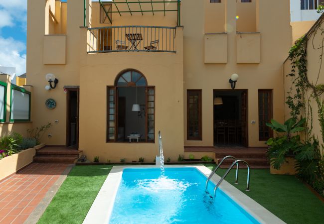 Villa en Gáldar - The Yellow House - Solarium - Climatized Pool