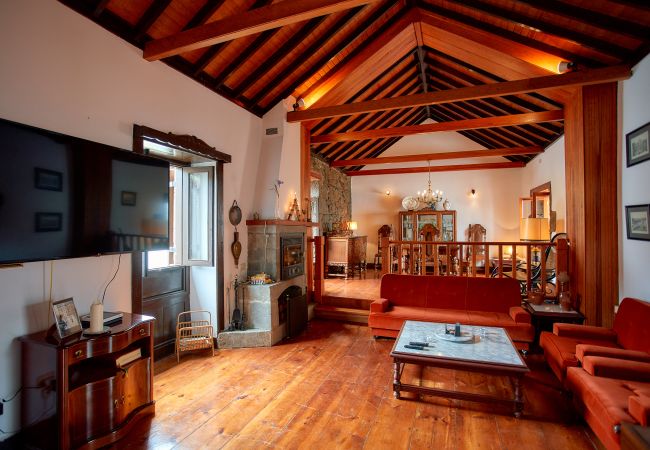 Casa en Vega de San Mateo - Canarian Rural 4BR Home with Terrace - Views - BBQ Casa en Vega de San Mateo - Canarian Rural 4BR Home with Terrace - Views - BBQ