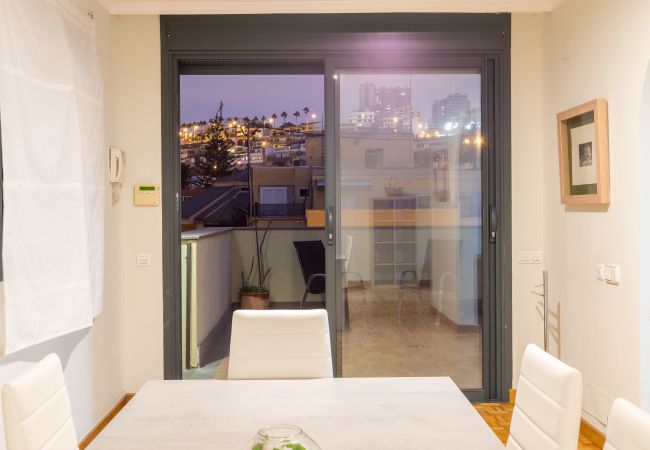 Casa adosada en Las Palmas de Gran Canaria - 2BR Penthouse with Terrace and City views Casa adosada en Las Palmas de Gran Canaria - 2BR Penthouse with Terrace and City views