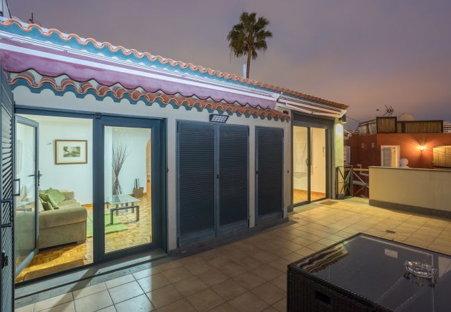 Casa adosada en Las Palmas de Gran Canaria - 2BR Penthouse with Terrace and City views Casa adosada en Las Palmas de Gran Canaria - 2BR Penthouse with Terrace and City views