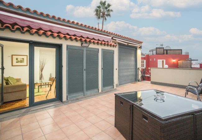 Casa adosada en Las Palmas de Gran Canaria - 2BR Penthouse with Terrace and City views Casa adosada en Las Palmas de Gran Canaria - 2BR Penthouse with Terrace and City views