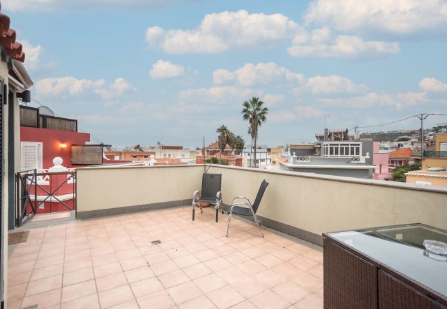 Casa adosada en Las Palmas de Gran Canaria - 2BR Penthouse with Terrace and City views Casa adosada en Las Palmas de Gran Canaria - 2BR Penthouse with Terrace and City views