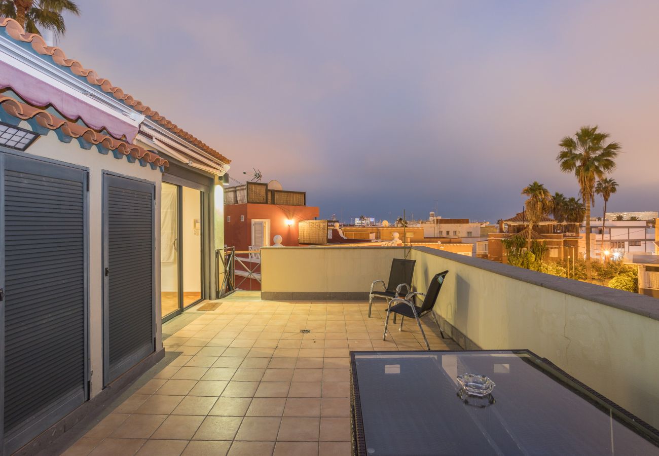 Casa adosada en Las Palmas de Gran Canaria - 2BR Penthouse with Terrace and City views
