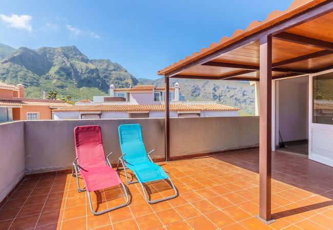 Casa en Buenavista del Norte - 2BR Home with Parking - Mountain Views Terrace