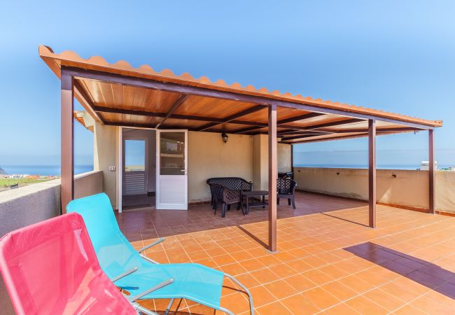 Casa en Buenavista del Norte - 2BR Home with Parking - Mountain Views Terrace Casa en Buenavista del Norte - 2BR Home with Parking - Mountain Views Terrace
