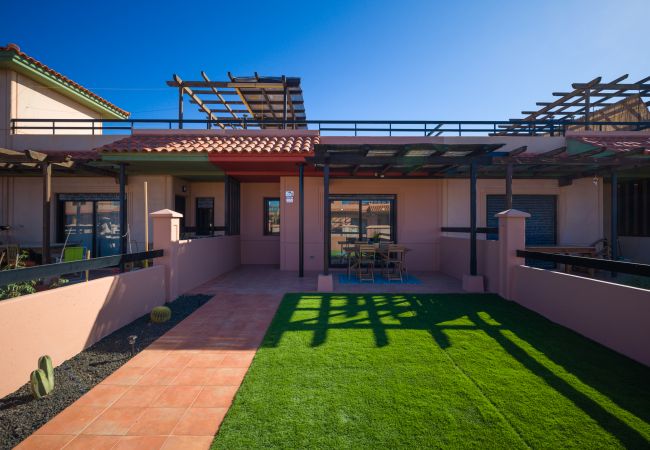 Apartamento en La Oliva - Private Terrace Majanicho Home -Garden & Pool Apartamento en La Oliva - Private Terrace Majanicho Home -Garden & Pool