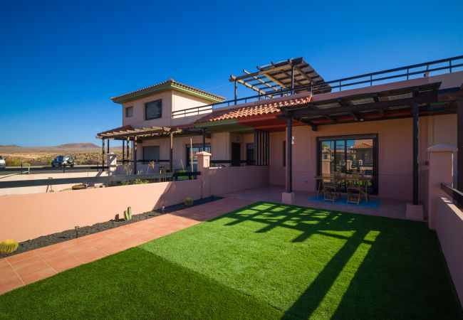Apartamento en La Oliva - Private Terrace Majanicho Home -Garden & Pool Apartamento en La Oliva - Private Terrace Majanicho Home -Garden & Pool