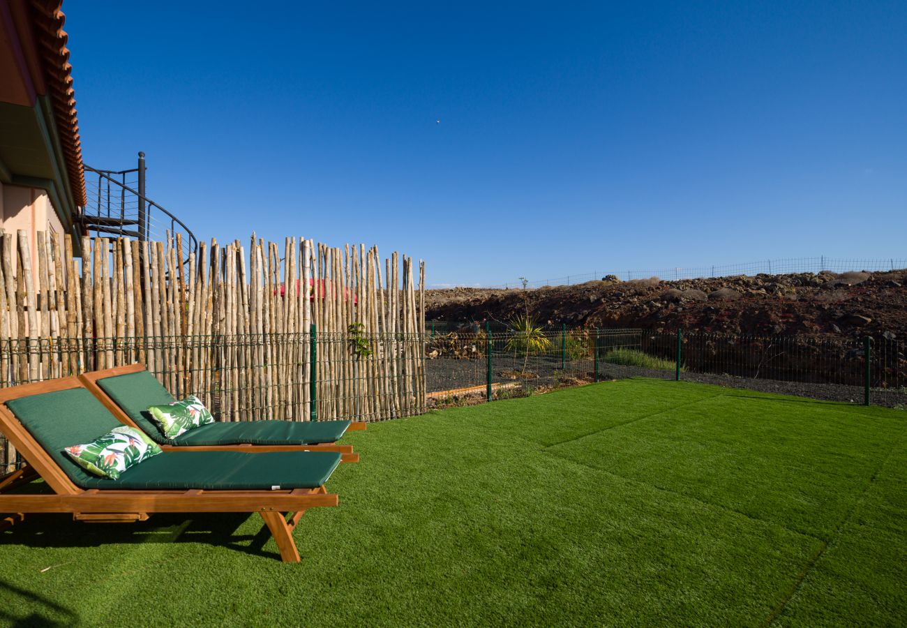 Apartamento en La Oliva - Private Terrace Majanicho Home -Garden & Pool